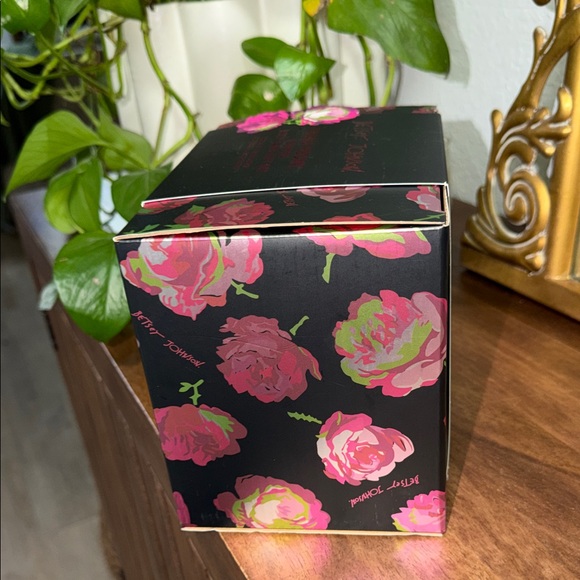 Betsey Johnson Fresh Peony Body Care Gift Set - Pink and Black - Picture 4 of 5